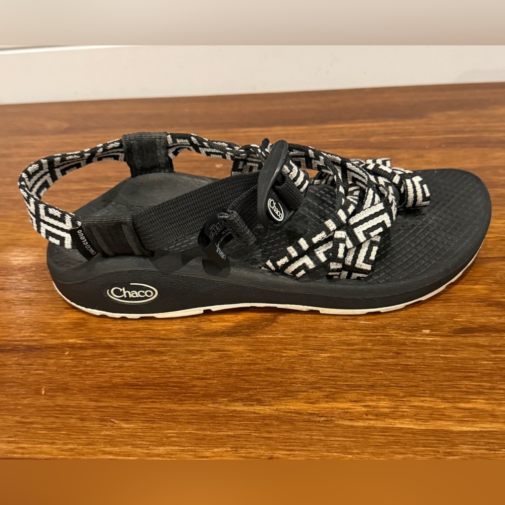 Chaco Sandals Size 6 Black White Pattern Adjustable Outdoor Hiking - Picture 5 of 11